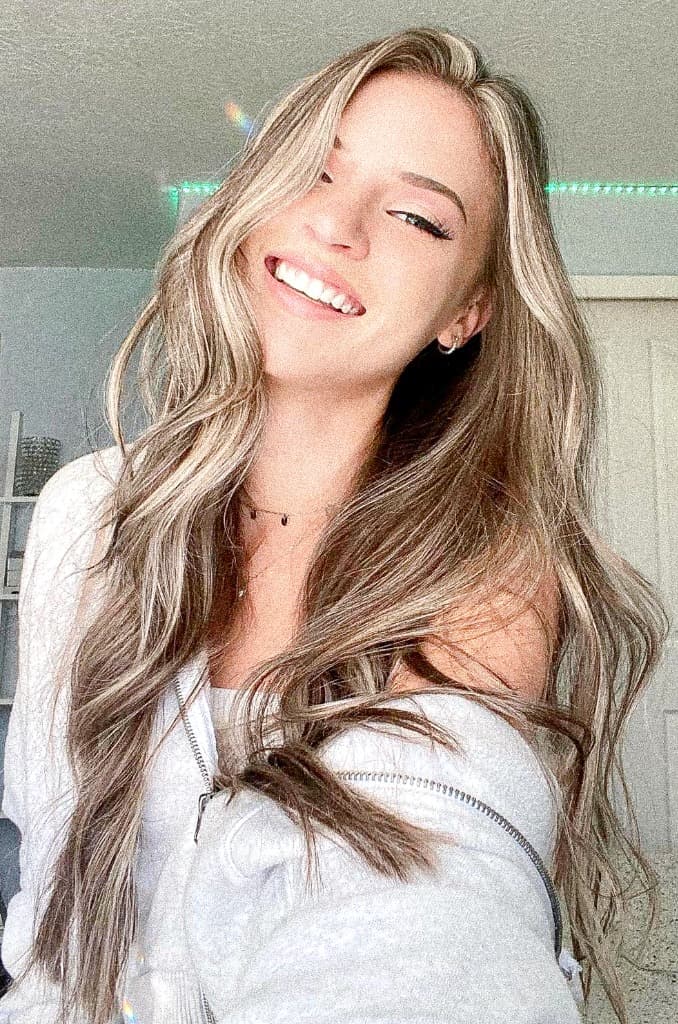 Rachel Styling Hair 4